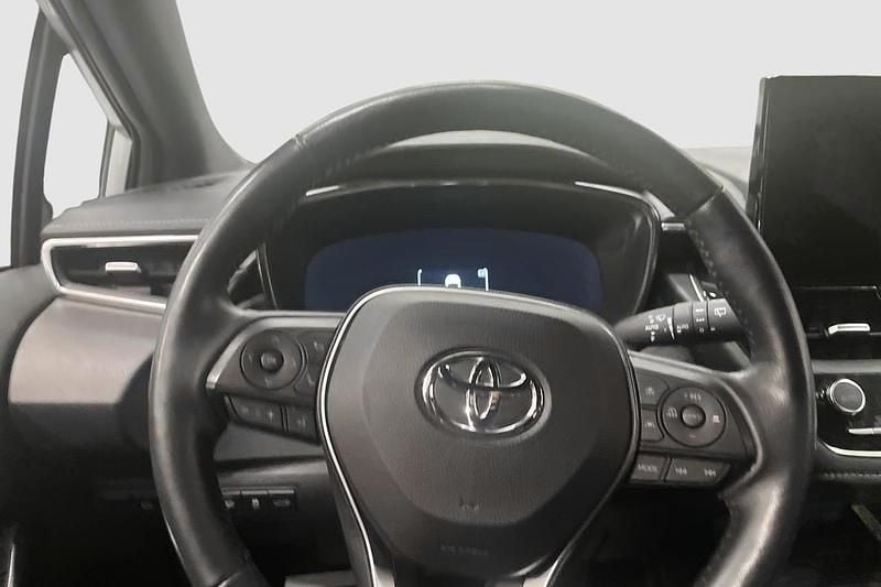 Begagnad Toyota Corolla Executive 141 HK (103 kW) 2023 Silver Kombi