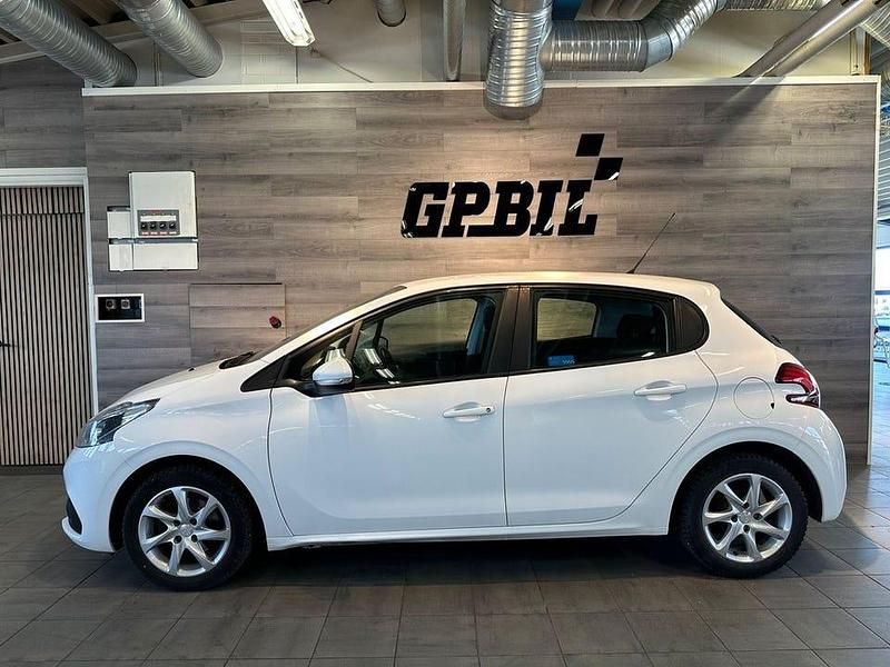 Begagnad Peugeot 208 83 HK (61 kW) 2018 Vit Halvkombi