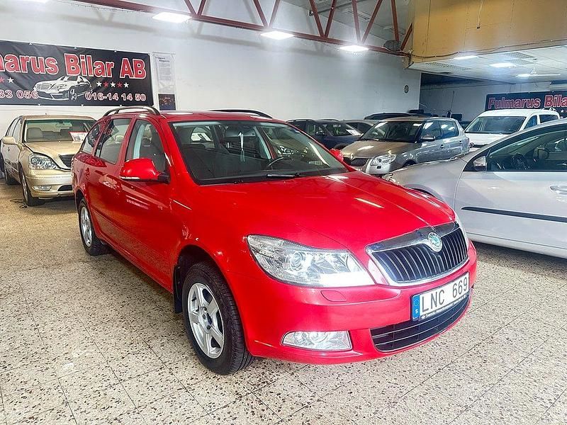Röd Begagnad 2010 Skoda Octavia Elegance Kombi | 59 900 kr (Marknadspris) - Bild 1/4