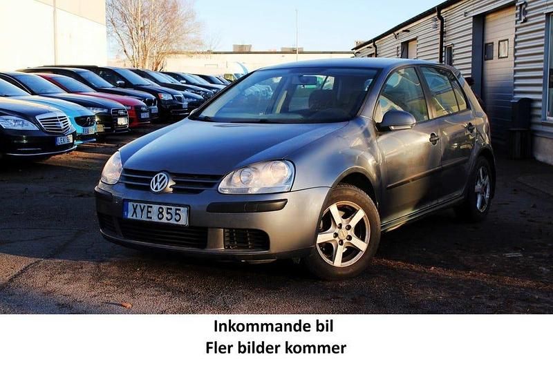Grå Begagnad 2006 VW Golf IV Trendline Halvkombi | 38 900 kr (Marknadspris) - Bild 1/3