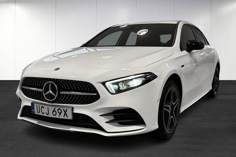 Begagnad Mercedes A250 AMG 218 HK (160 kW) 2020 Vit Halvkombi