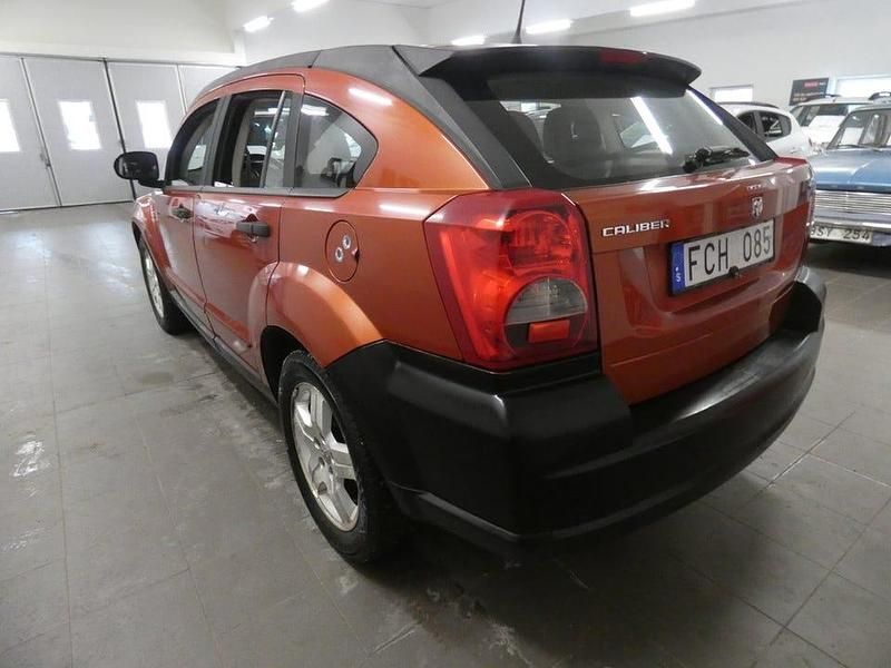 Begagnad Dodge Caliber 160 HK (117 kW) 2007 Orange Halvkombi