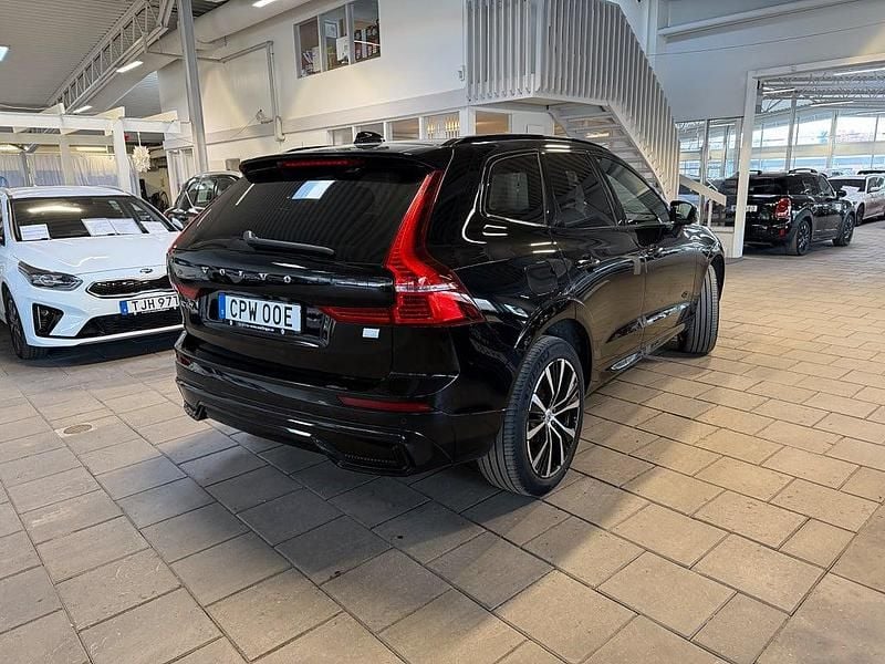 Begagnad Volvo XC60 Plus 350 HK (257 kW) 2022 Svart SUV