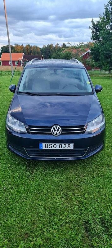 Blå Begagnad 2011 VW Sharan Minibuss | 55 000 kr (Bra pris) - Bild 1/4