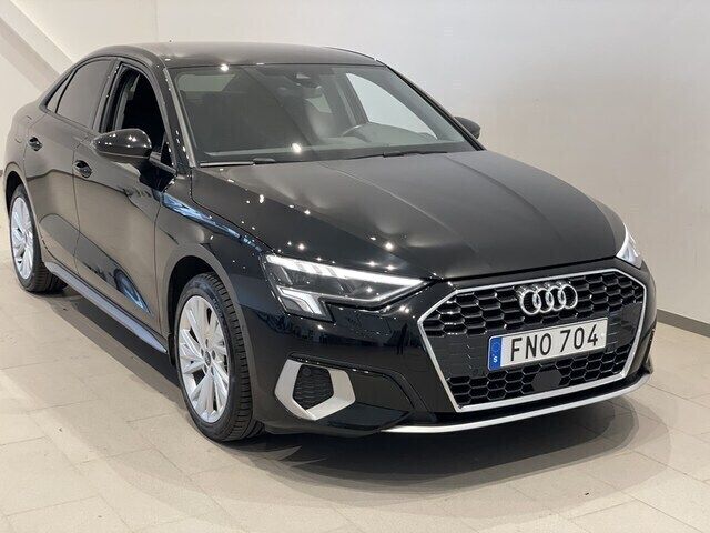 Brilliantsvart Begagnad 2024 Audi A3 Advanced Plus Sedan | 265 000 kr (Bra pris) - Bild 1/4