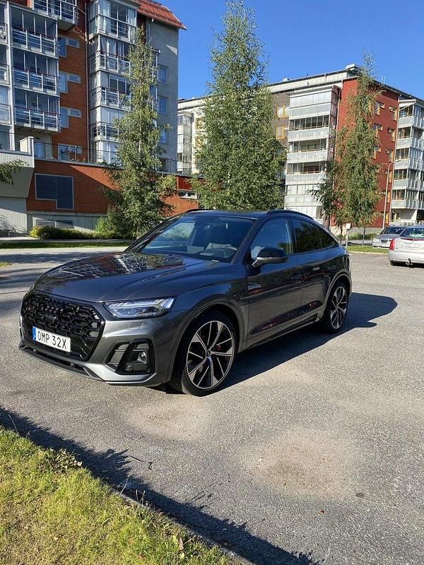 Grå Begagnad 2022 Audi SQ5 Sportback Comfort SUV | 699 000 kr - Bild 1/4