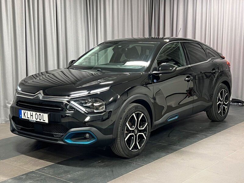 Svart Begagnad 2022 Citroën e-C4 Shine Halvkombi | 203 800 kr (Marknadspris) - Bild 1/4