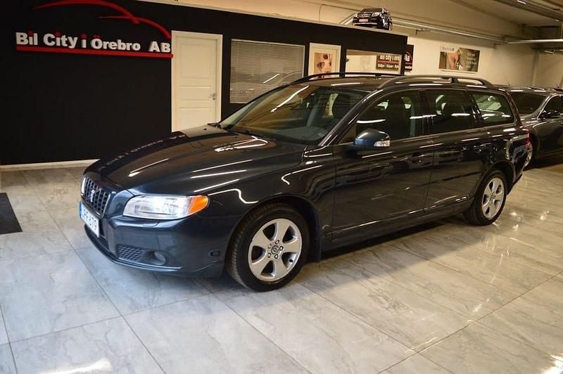 Grå Begagnad 2009 Volvo V70 Momentum Kombi | 79 900 kr (Marknadspris) - Bild 1/4