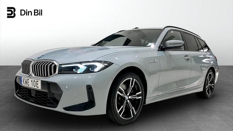 Grå Begagnad 2025 BMW 330e Shadowline Kombi | 494 900 kr - Bild 1/1