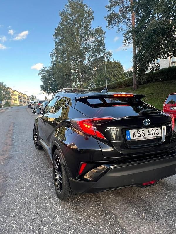 Begagnad 2019 Toyota C-HR SUV | 245 000 kr - Bild 1/4