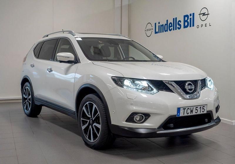 Vit Begagnad 2016 Nissan X-Trail Tekna SUV | 179 000 kr (Marknadspris) - Bild 1/4