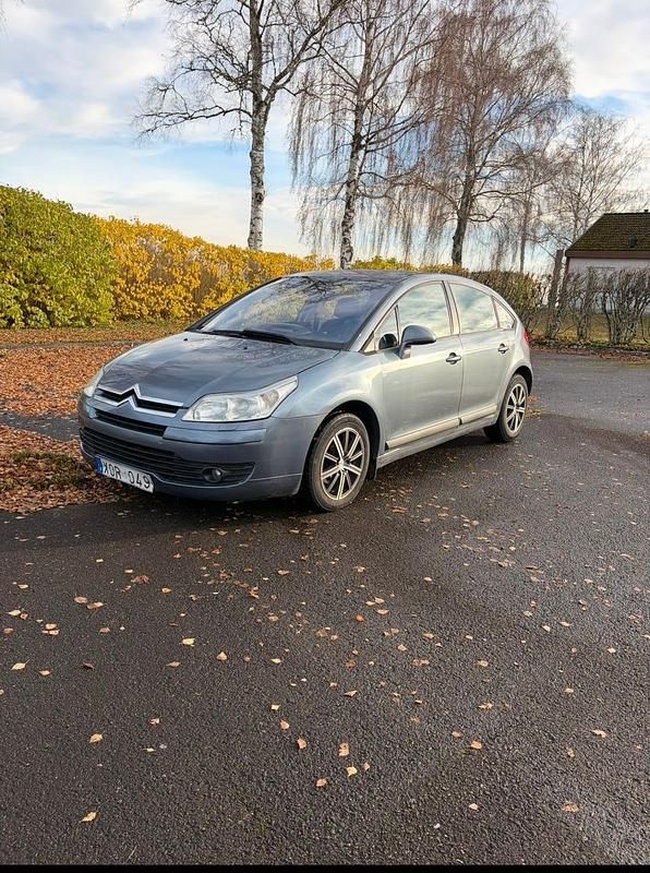 Begagnad 2006 Citroën C4 Halvkombi | 22 000 kr (Marknadspris) - Bild 1/4