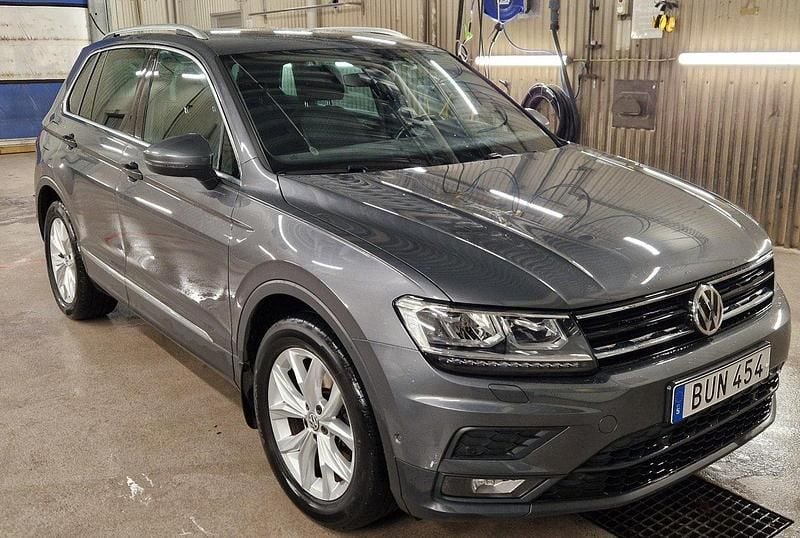 Grå Begagnad 2018 VW Tiguan Edition SUV | 187 000 kr (Superpris) - Bild 1/4