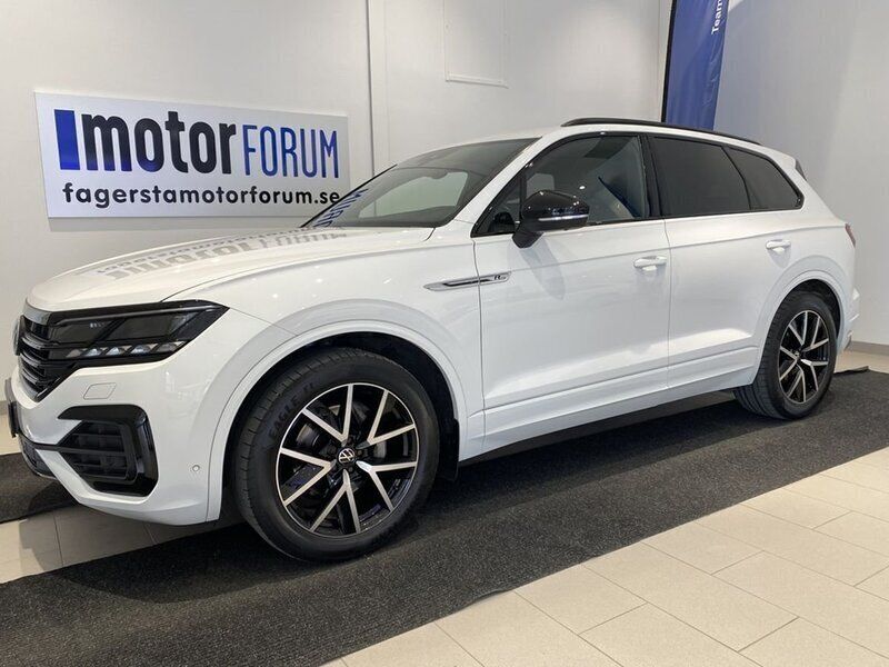 Vit Begagnad 2021 VW Touareg R-line SUV | 519 000 kr (Marknadspris) - Bild 1/4