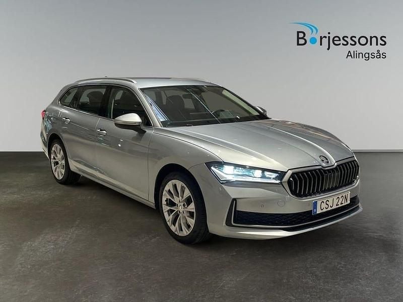 Silver Begagnad 2024 Skoda Superb Selection Kombi | 429 900 kr (Lite dyr) - Bild 1/4