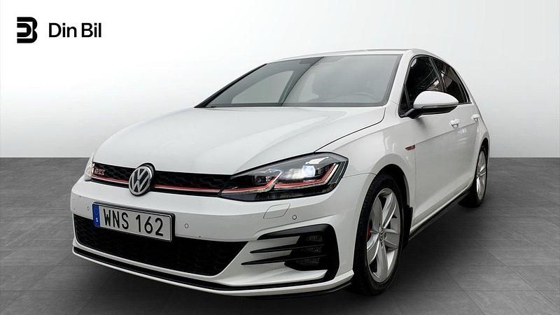 Vit Begagnad 2017 VW Golf VII GTI Halvkombi | 244 900 kr (Marknadspris) - Bild 1/4