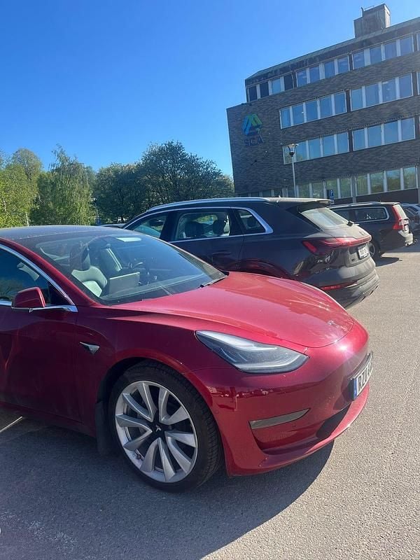 Begagnad 2019 Tesla Model 3 Long Range AWD Sedan | 225 000 kr (Bra pris) - Bild 1/1