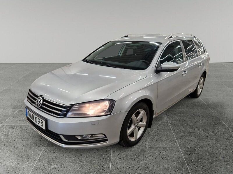 Silver Begagnad 2013 VW Passat Kombi | 64 900 kr - Bild 1/4