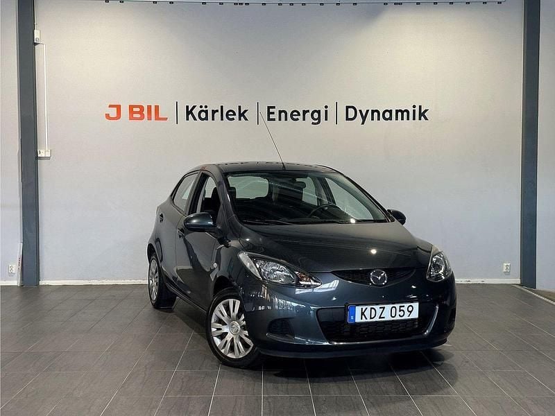 Grå Begagnad 2009 Mazda 2 Halvkombi | 69 900 kr (Marknadspris) - Bild 1/4