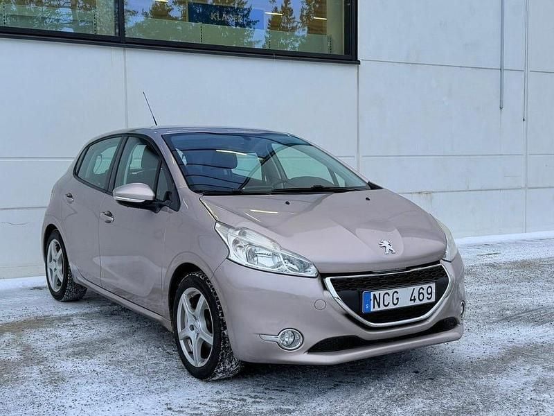 Begagnad Peugeot 208 82 HK (60 kW) 2012 Grå Halvkombi
