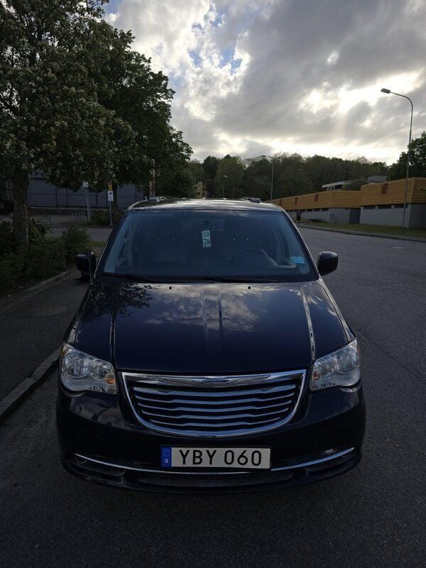 Blå Begagnad 2012 Chrysler Town & Country Minibuss | 69 000 kr (Superpris) - Bild 1/4