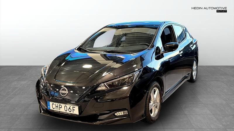 Svart Begagnad 2023 Nissan Leaf Tekna Halvkombi | 194 400 kr (Marknadspris) - Bild 1/4