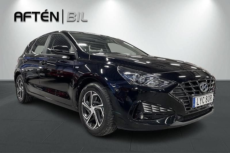 Begagnad Hyundai i30 Essential 120 HK (88 kW) 2020 Svart Halvkombi