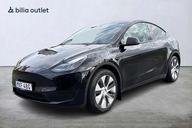Svart Begagnad 2023 Tesla Model Y Standard Range SUV | 329 900 kr (Marknadspris) - Bild 1/4