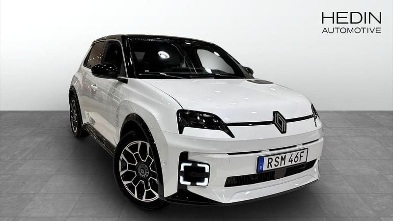 Vit (white) Ny 2025 Renault R5 Halvkombi | 450 600 kr (Lite dyr) - Bild 1/4
