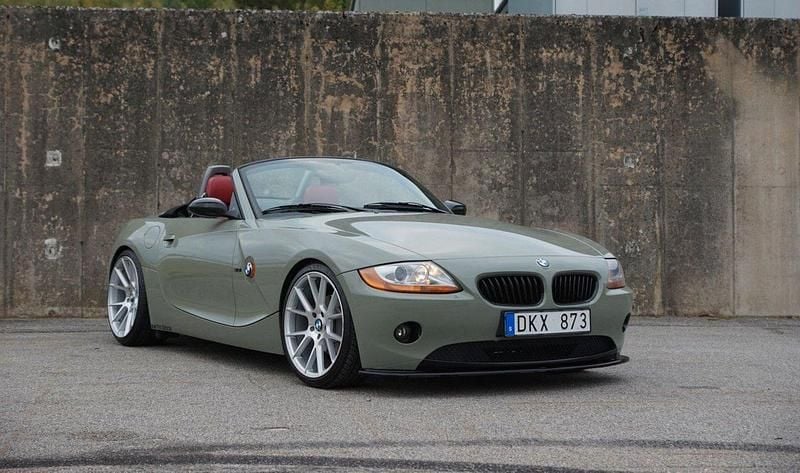 Svart Begagnad 2004 BMW Z4 Cab | 119 900 kr (Marknadspris) - Bild 1/4