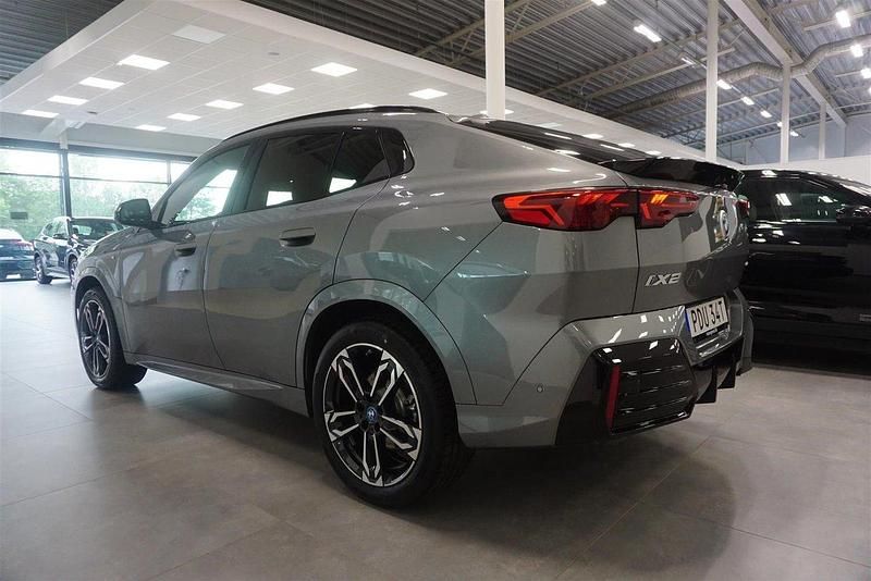 Begagnad BMW iX2 M Sport 230 kW (313 HK) 2024 Grå/silver SUV