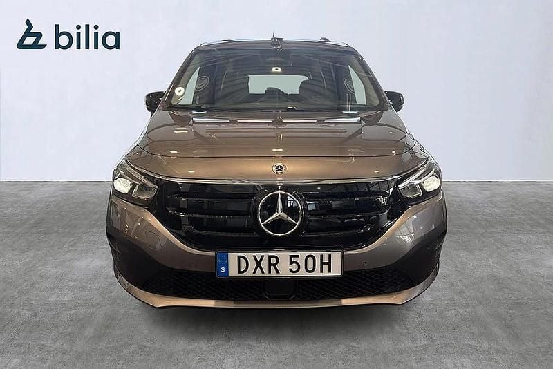 Begagnad Mercedes EQT200 91 kW (124 HK) 2023 Grå Minibuss