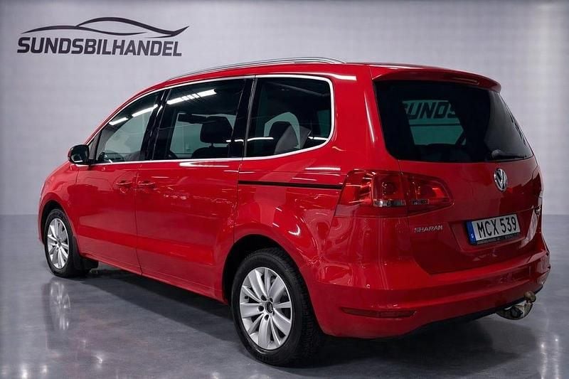 Begagnad VW Sharan 140 HK (102 kW) 2011 Röd Minibuss