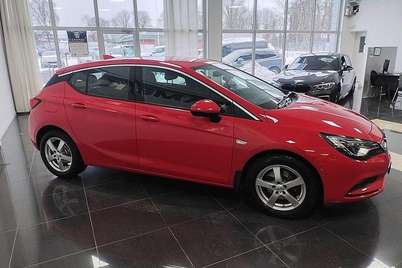 Begagnad Opel Astra Dynamic 200 HK (147 kW) 2018 Röd Halvkombi