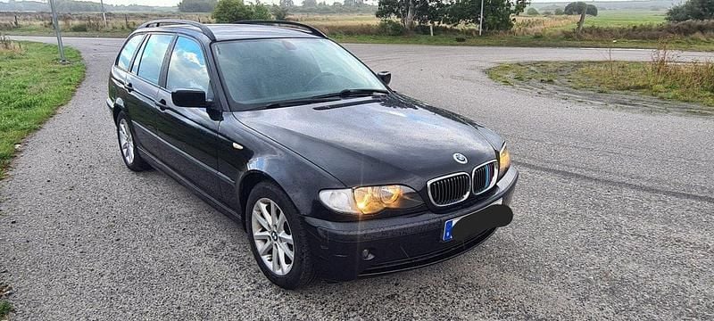 Svart Begagnad 2003 BMW 318 Kombi | 24 500 kr - Bild 1/4