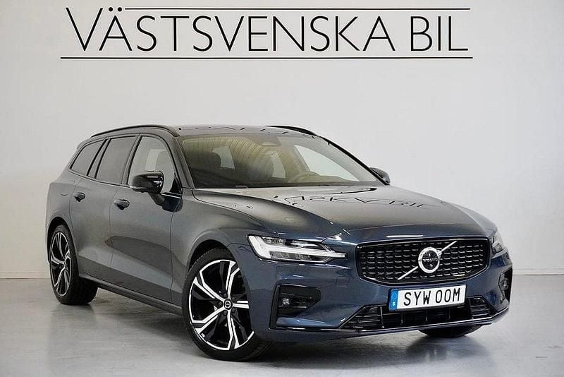 Mörkblå Begagnad 2023 Volvo V60 Plus Kombi | 384 000 kr (Bra pris) - Bild 1/4