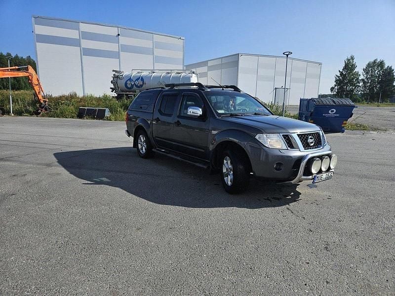 Grå Begagnad 2012 Nissan Navara Pickup | 77 000 kr (Marknadspris) - Bild 1/4