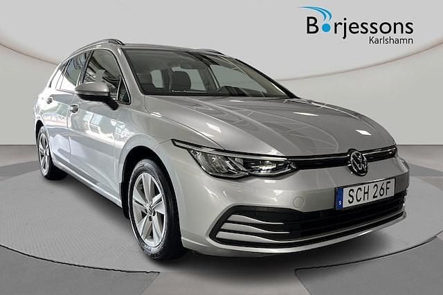 Silver Begagnad 2022 VW Golf VIII Life Kombi | 219 000 kr (Bra pris) - Bild 1/4