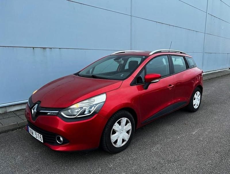 Röd metallic Begagnad 2014 Renault Clio IV Kombi | 39 500 kr (Bra pris) - Bild 1/4