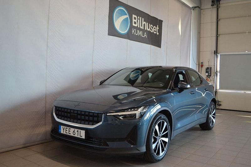 Mörkblå (blå) Begagnad 2021 Polestar 2 Standard Range Single Motor Sedan | 299 000 kr (Marknadspris) - Bild 1/4