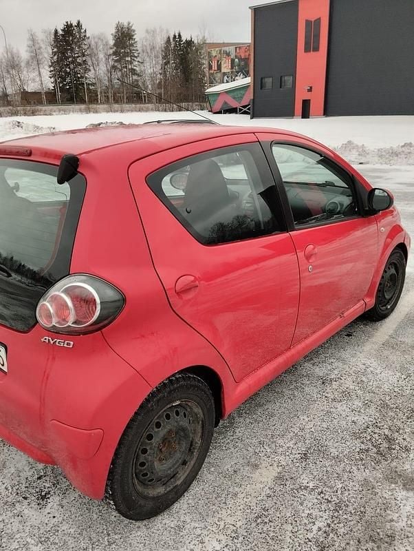 Begagnad 2009 Toyota Aygo Halvkombi | 33 000 kr (Marknadspris) - Bild 1/4