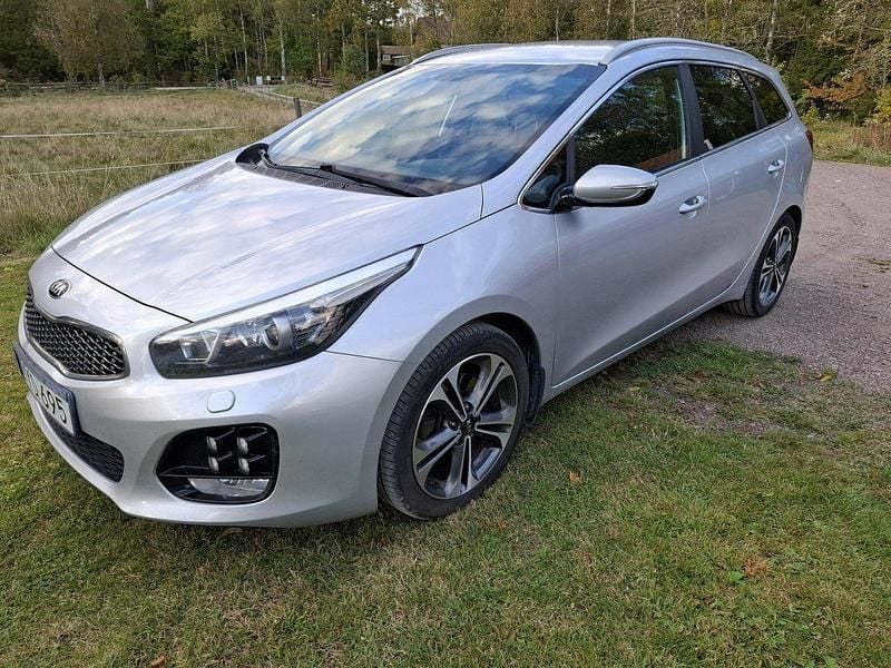 Grå Begagnad 2017 Kia Ceed Sportswagon GT-Line Kombi | 99 000 kr (Superpris) - Bild 1/3
