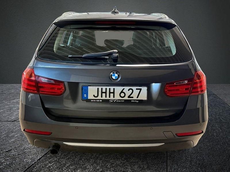 Begagnad BMW 318 Sport Line 143 HK (105 kW) 2014 Grå Kombi
