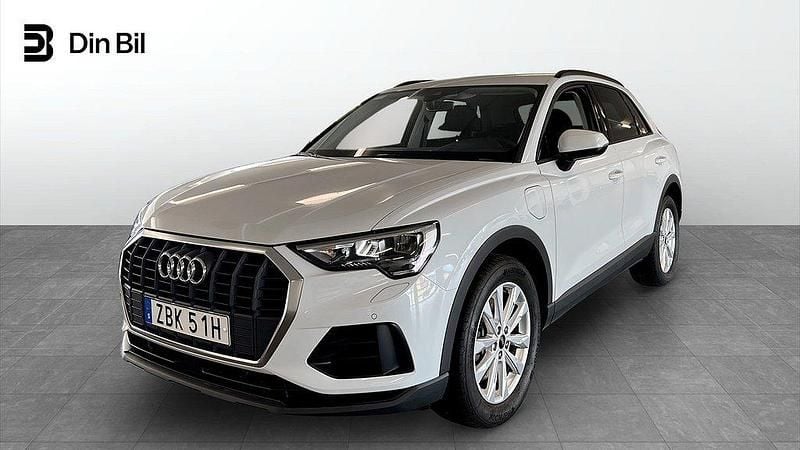 Vit (glaciärvit metallic) Begagnad 2022 Audi Q3 Proline SUV | 359 900 kr (Marknadspris) - Bild 1/4