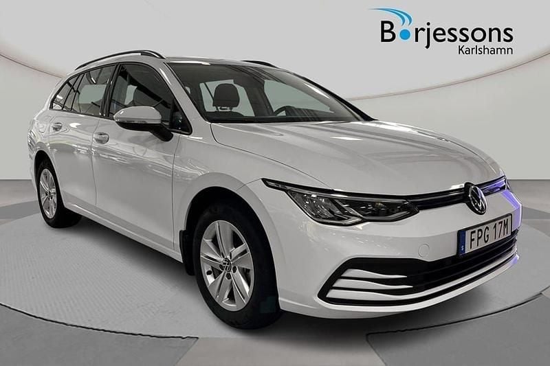 Vit Begagnad 2022 VW Golf VIII Kombi | 209 000 kr (Bra pris) - Bild 1/4