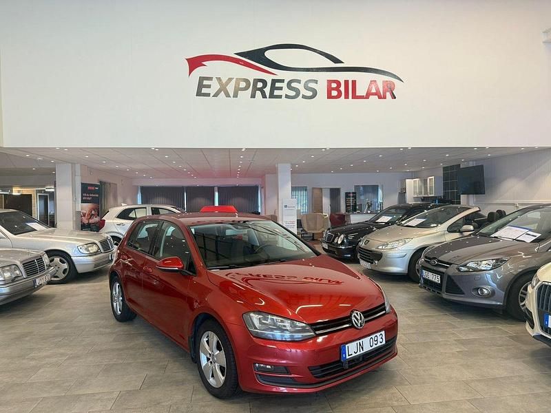 Röd Begagnad 2012 VW Golf VII Halvkombi | 64 000 kr (Lite dyr) - Bild 1/4