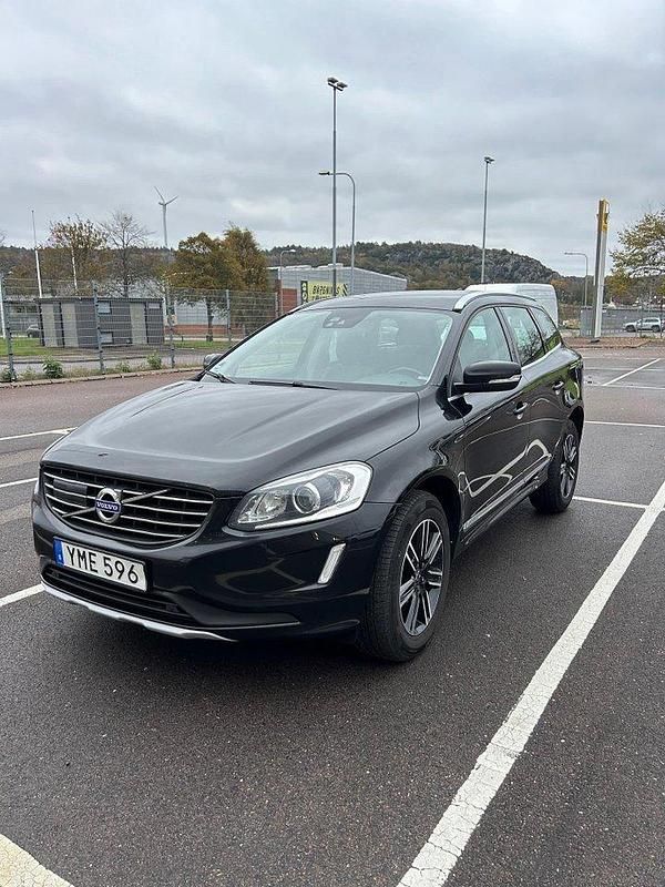 Svart Begagnad 2017 Volvo XC60 Standard SUV | 149 000 kr (Marknadspris) - Bild 1/4