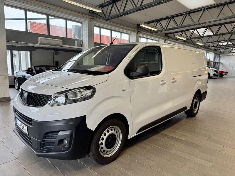 Vit Begagnad 2023 Fiat Scudo Van | 339 000 kr (Bra pris) - Bild 1/4