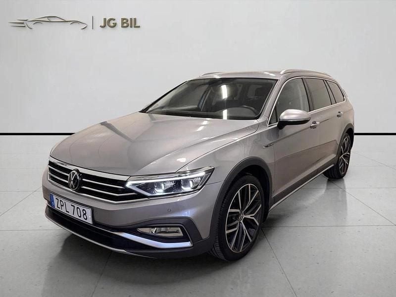Silver Begagnad 2024 VW Passat Alltrack Kombi | 339 500 kr (Bra pris) - Bild 1/4