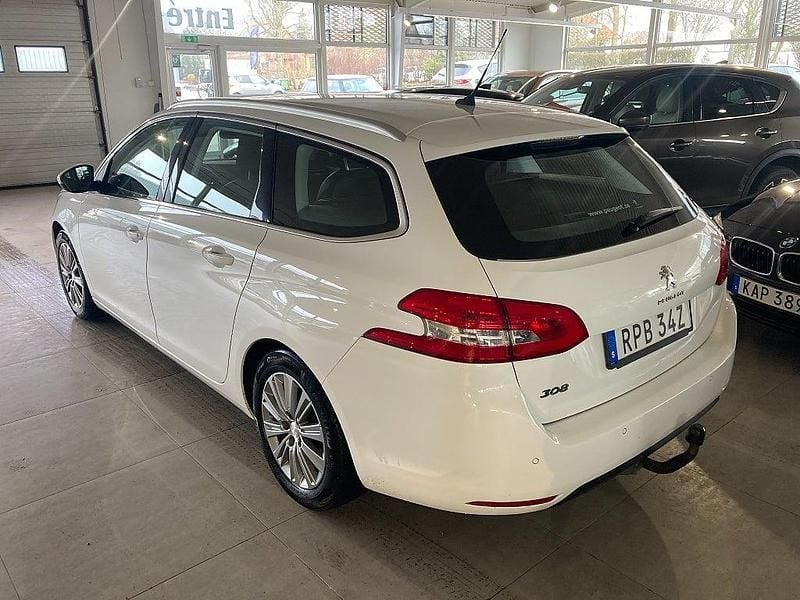 Begagnad Peugeot 308 SW 131 HK (96 kW) 2019 Vit Kombi